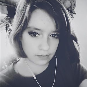 Meet your Posher, Leona